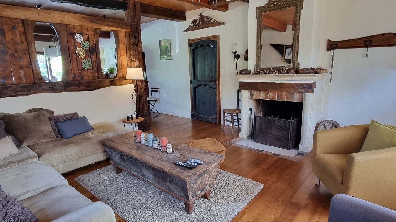 Photo of Livingroom in Saint-Cernin-de-lHerm