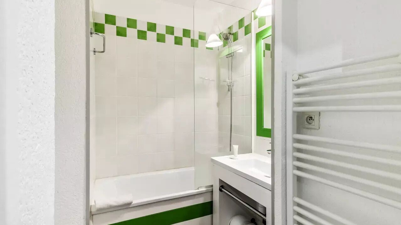 Photo of Bathroom in Deauville City Centre