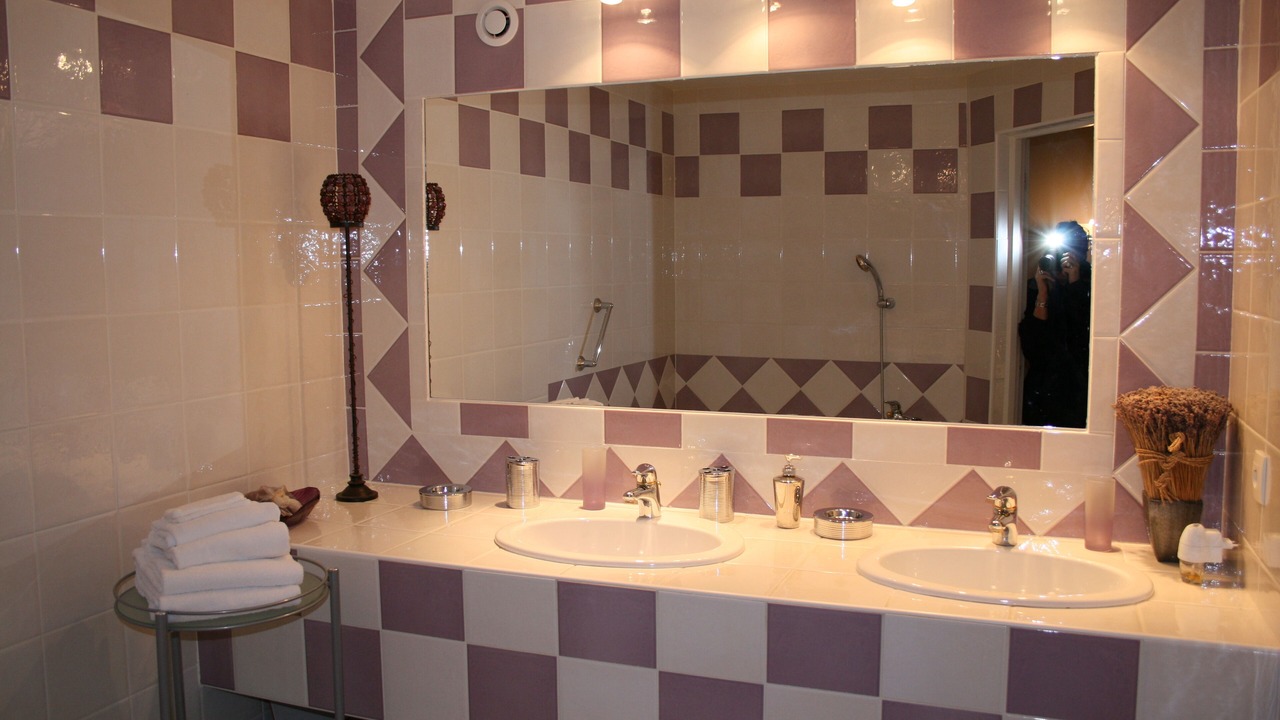 Photo of Bathroom in Saint-Hubert