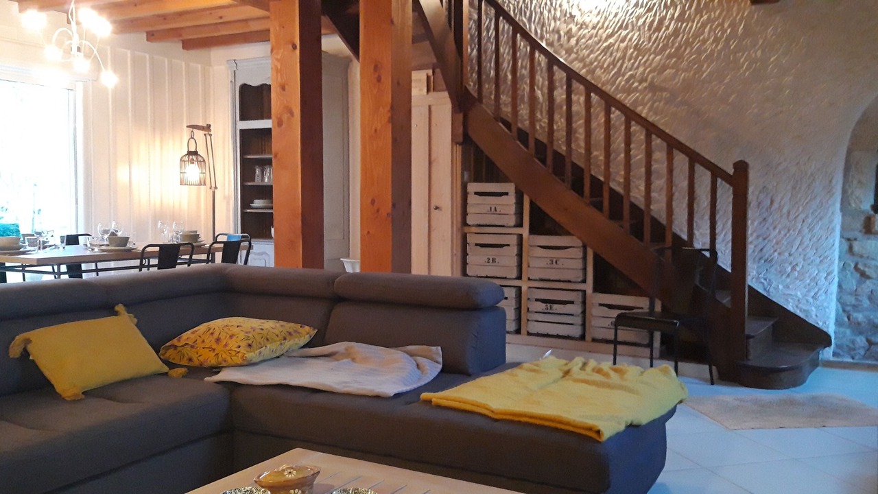 Photo of Livingroom in Cadillac-en-Fronsadais