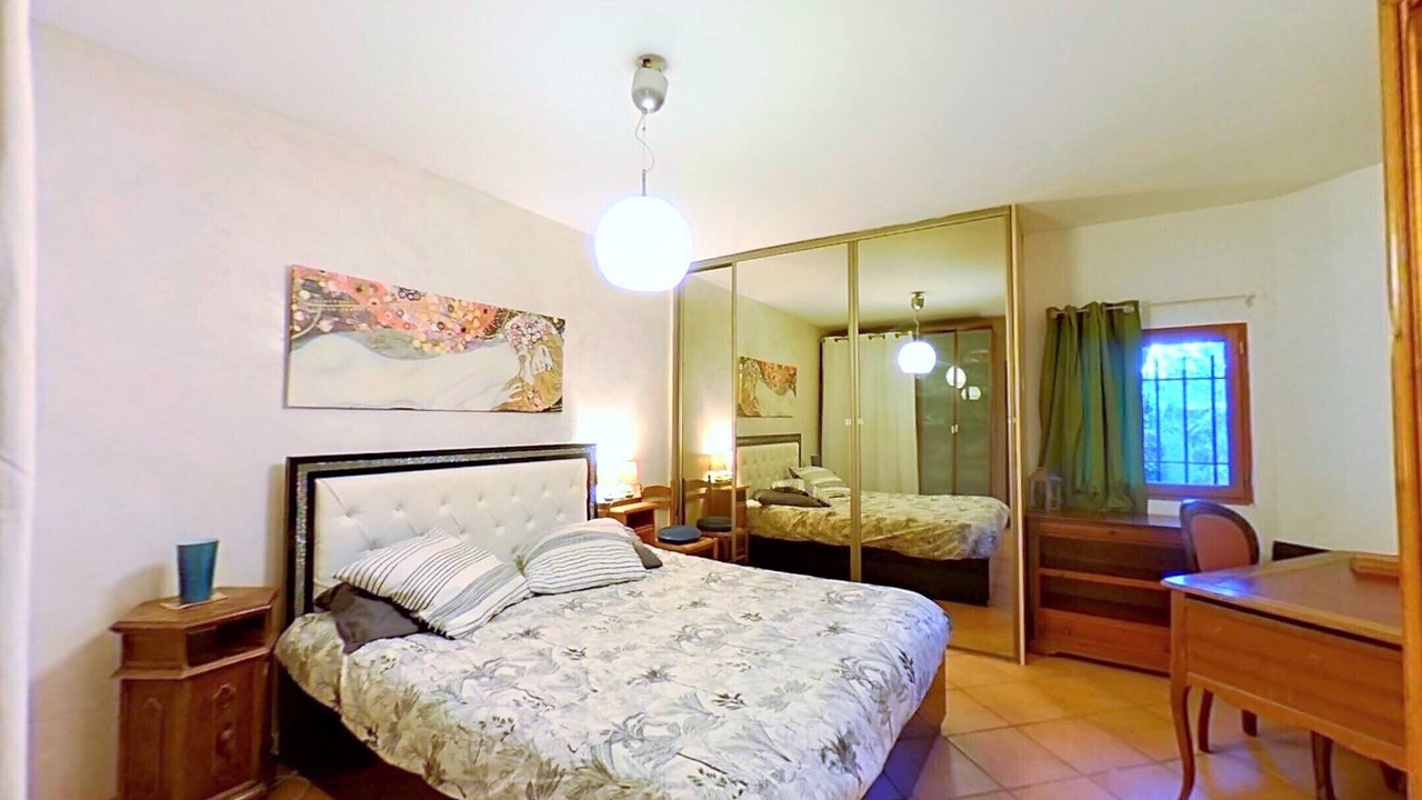Photo of Bedroom in Mimet