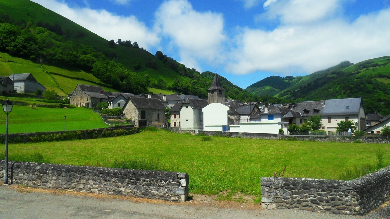 Photo of Outdoor in Lees-Athas