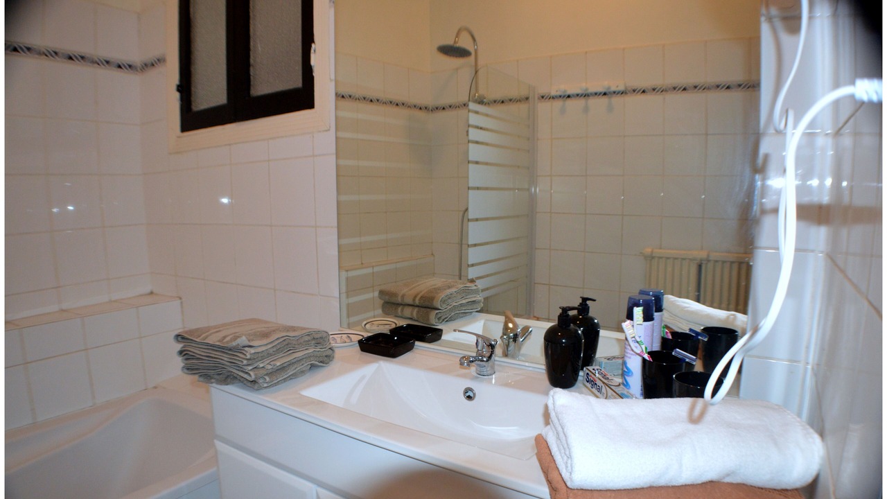 Photo of Bathroom in Beziers City Centre