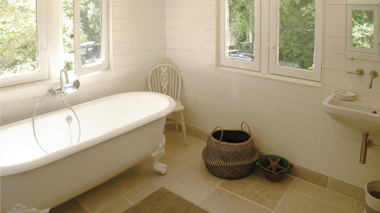 Photo of Bathroom in Saint-Martin-des-Combes