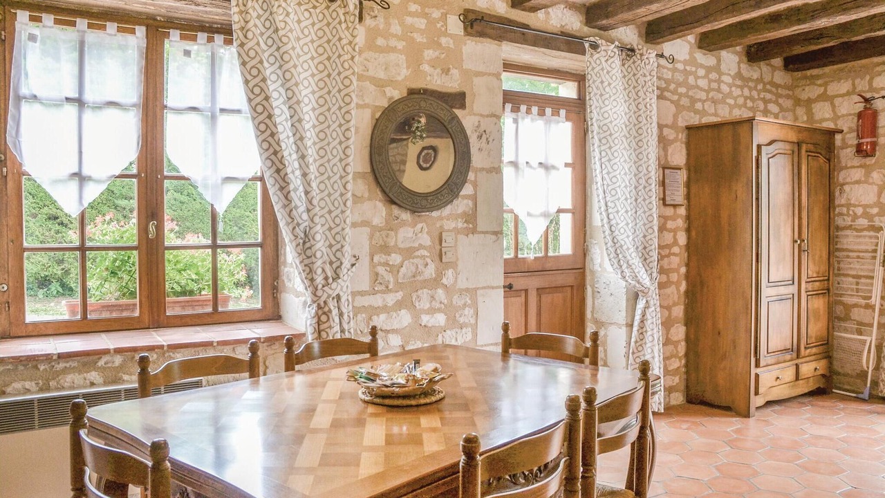 Photo of Bedroom in Assay