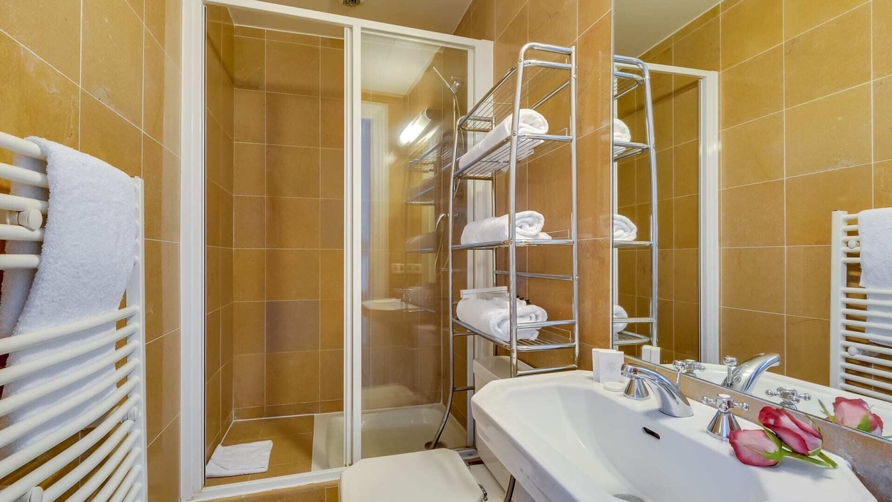 Photo of Bathroom in Faubourg-du-Roule