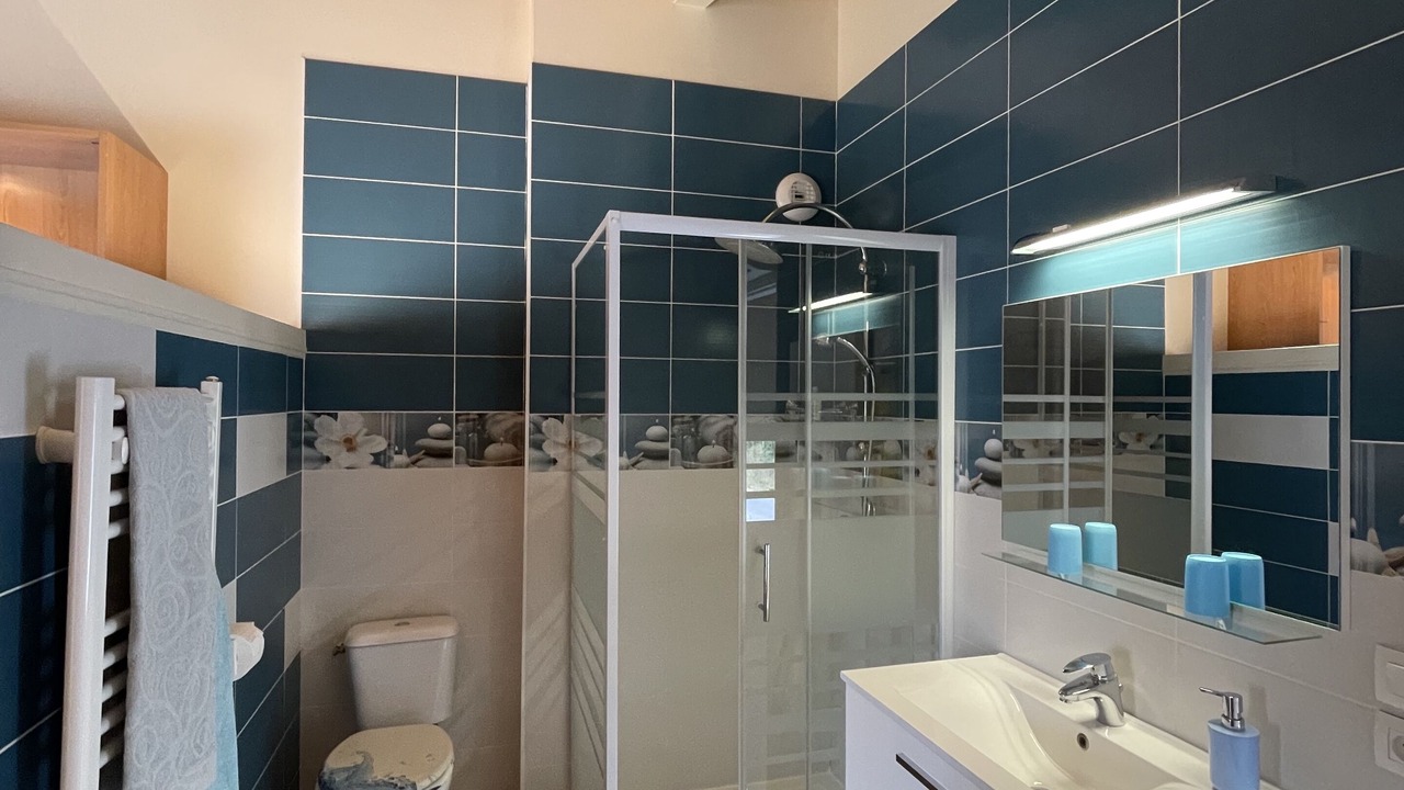 Photo of Bathroom in Laruscade