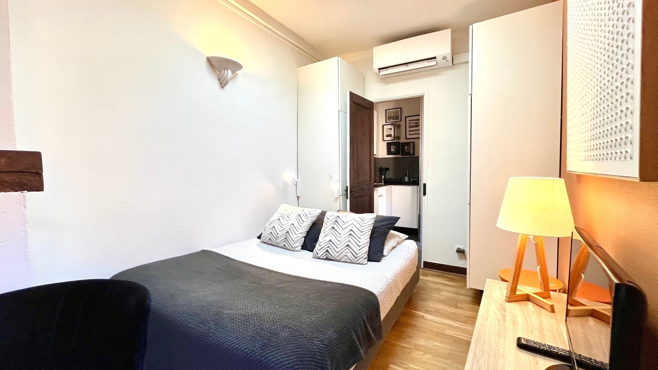 Photo of Bedroom in Saint-Etienne