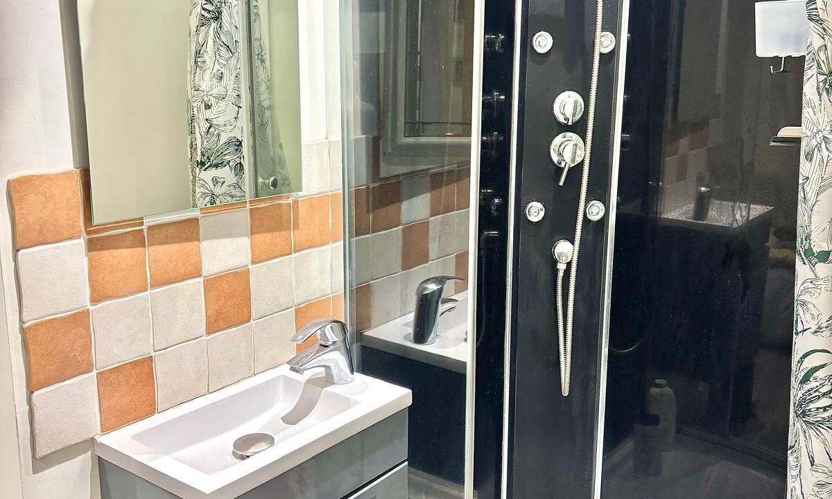Photo of Bathroom in Trouville-sur-Mer