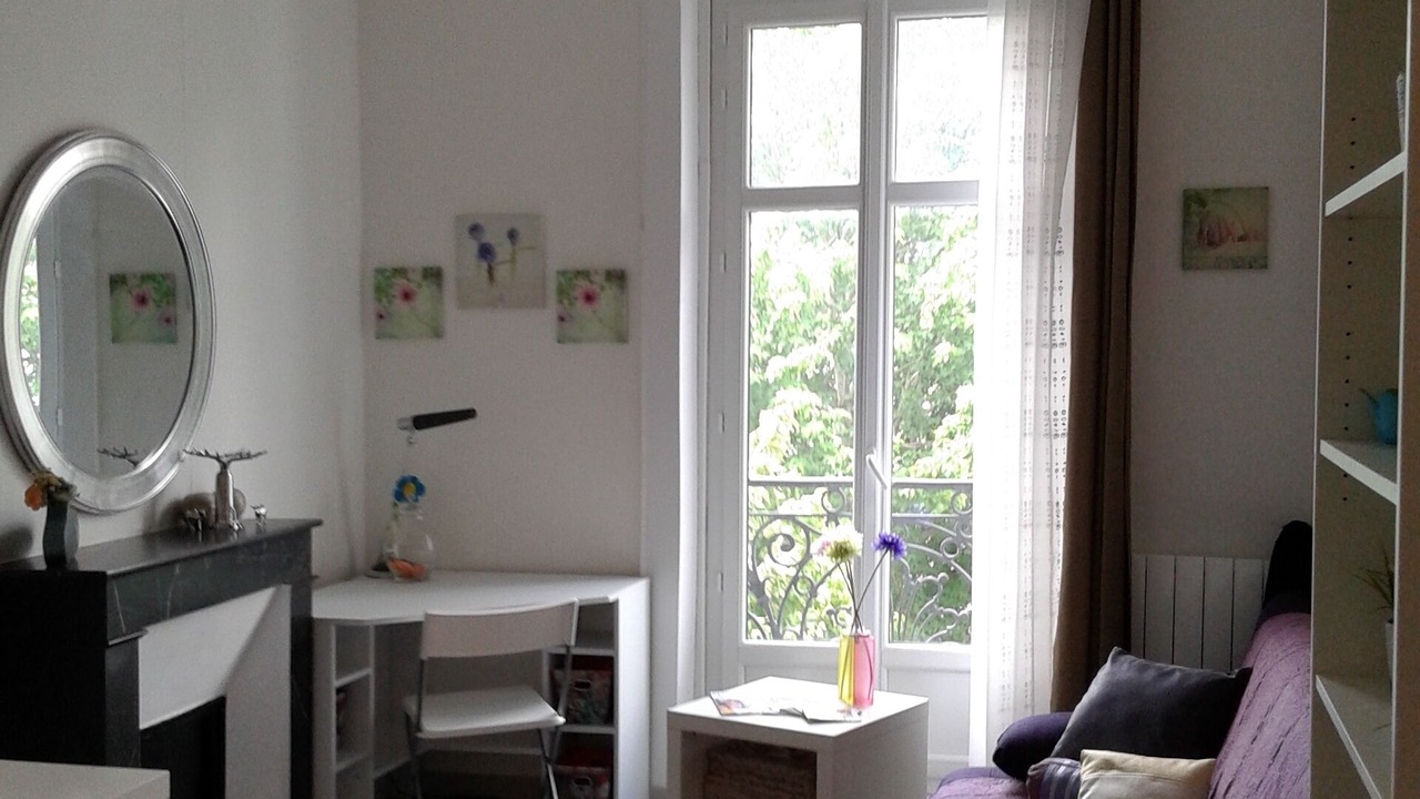 Photo of Livingroom in Republique - Les Ponts