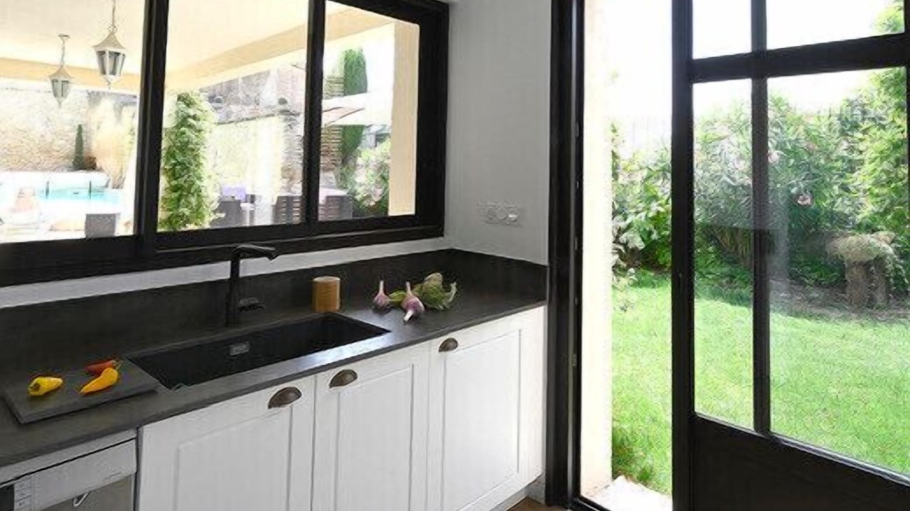 Photo of Kitchen in Chateauneuf-de-Gadagne