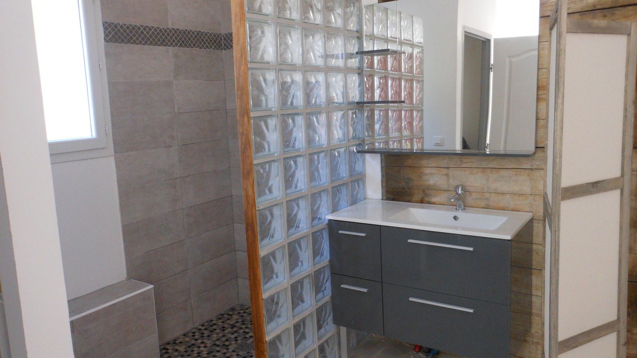 Photo of Bathroom in Flayosc