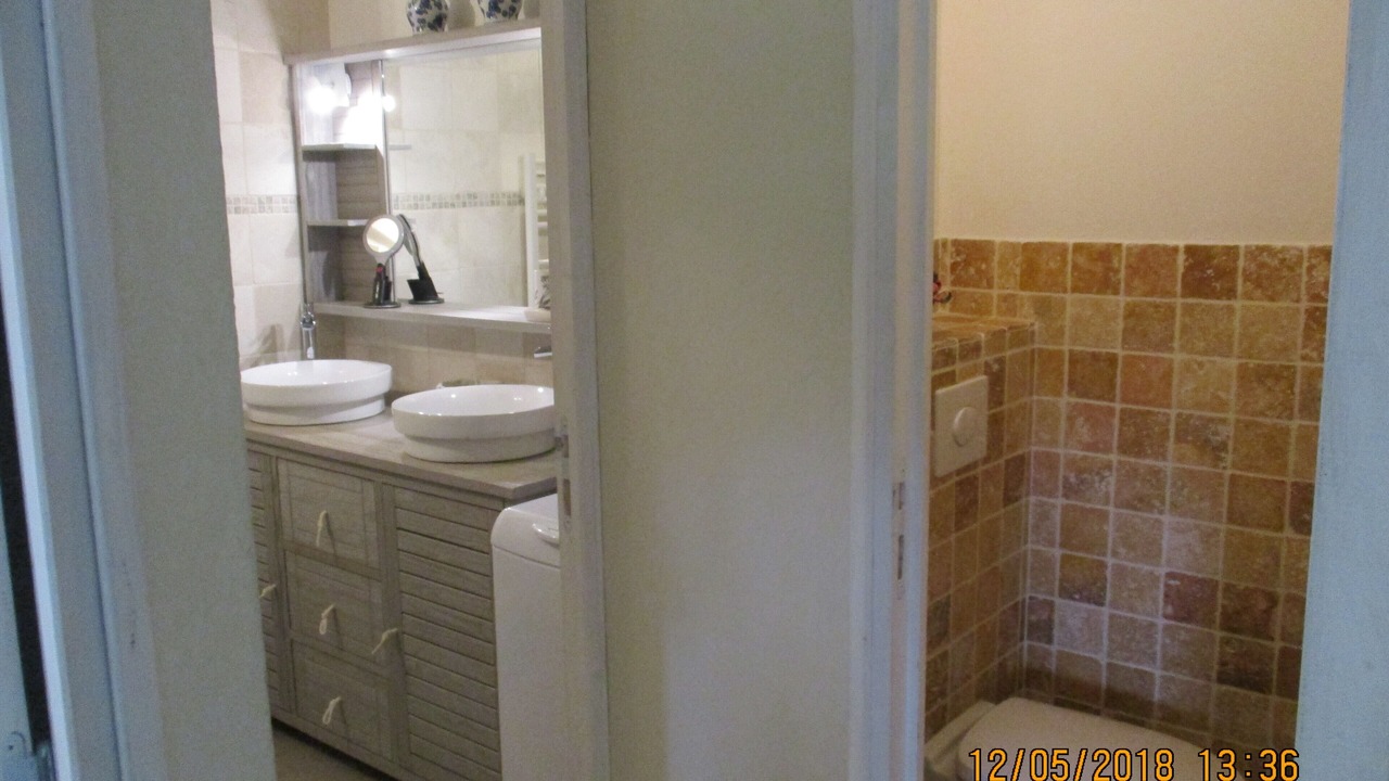 Photo of Bathroom in Nyons