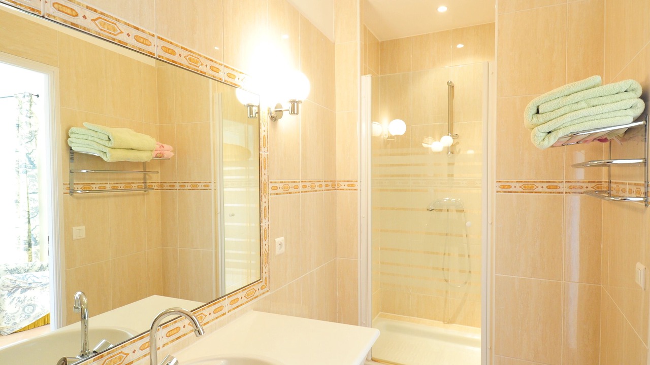 Photo of Bathroom in Thezan-des-Corbieres