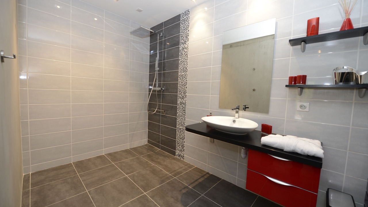 Photo of Bathroom in Mostuejouls