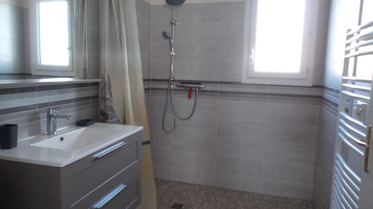 Photo of Bathroom in Angles