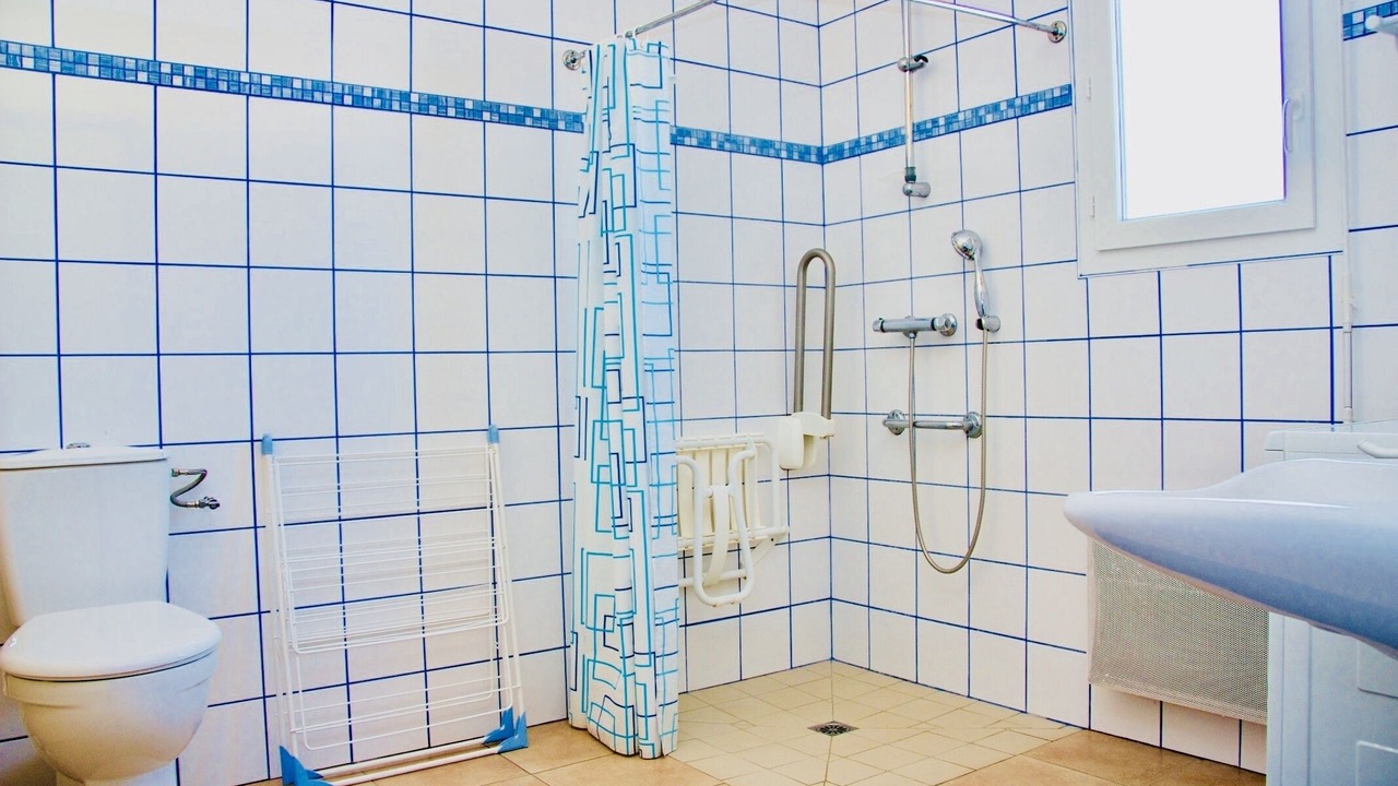 Photo of Bathroom in Barneville-Carteret