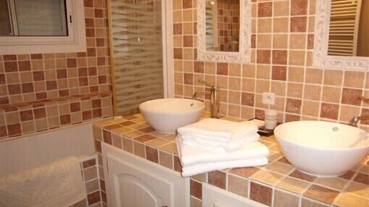 Photo of Bathroom in Raphele-les-Arles