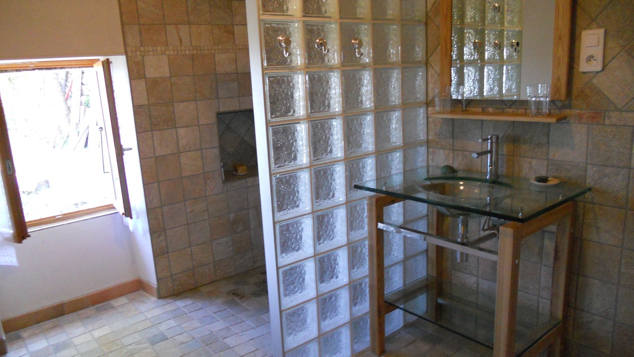 Photo of Bathroom in Largentiere