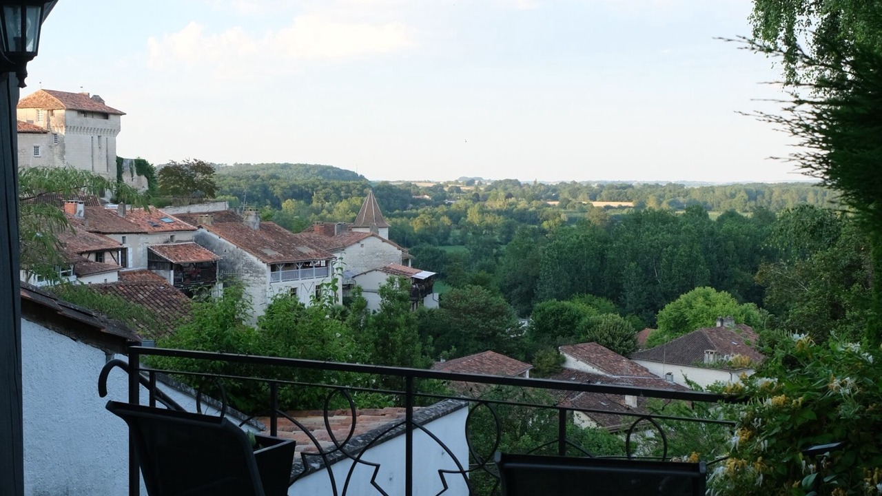 Photo of Patio Balcony in Aubeterre-sur-Dronne