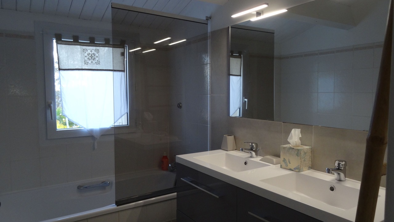 Photo of Bathroom in Puilboreau