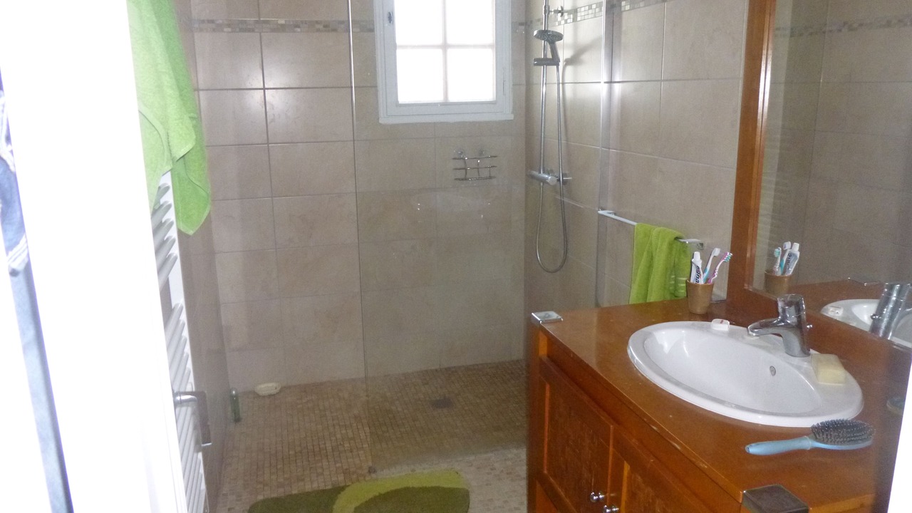 Photo of Bathroom in Matignon