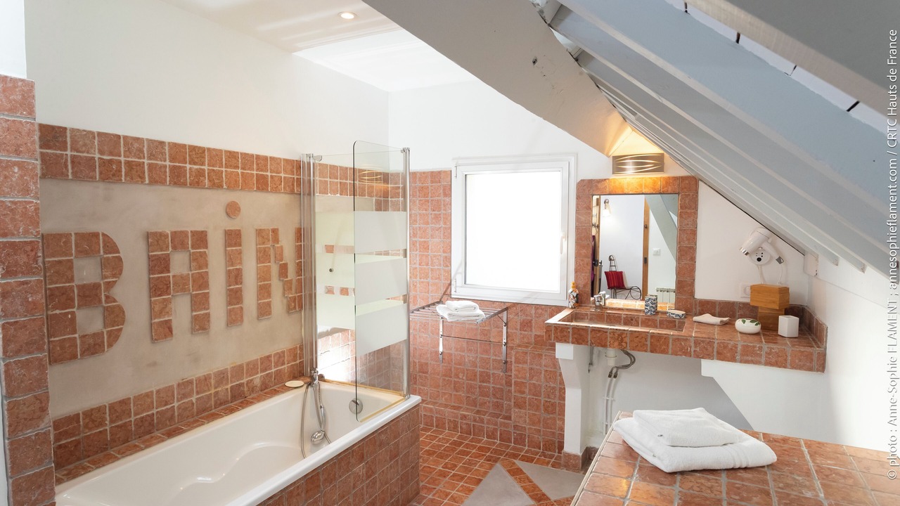 Photo of Bathroom in Noyant-et-Aconin