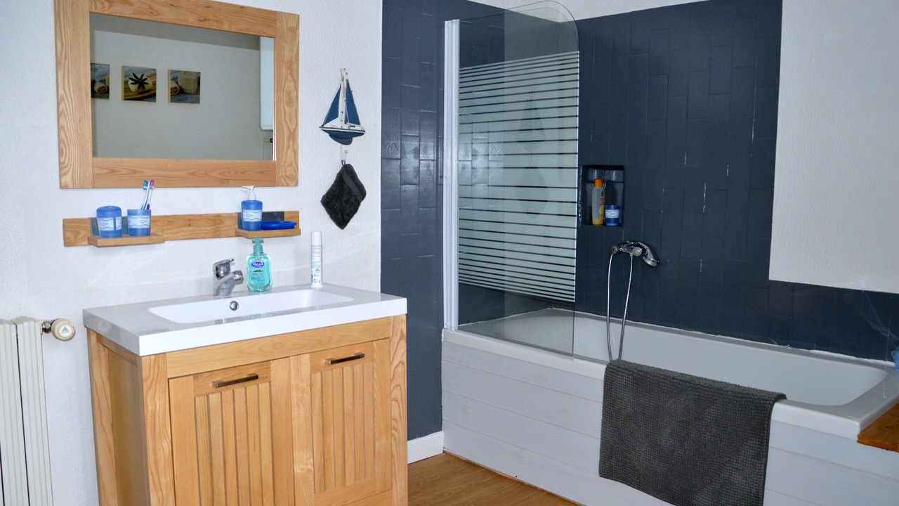 Photo of Bathroom in Rouffignac-Saint-Cernin-de-Reilhac