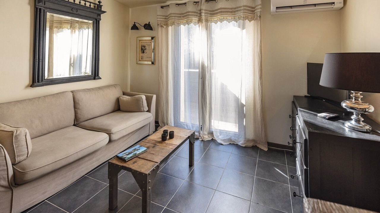 Photo of Livingroom in Bonifacio