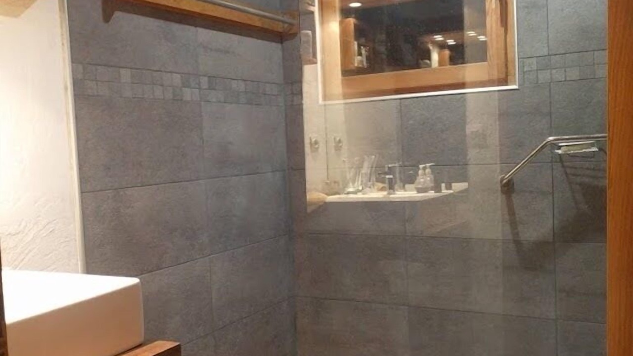 Photo of Bathroom in Embrun