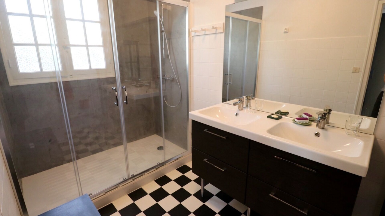 Photo of Bathroom in Piraillan
