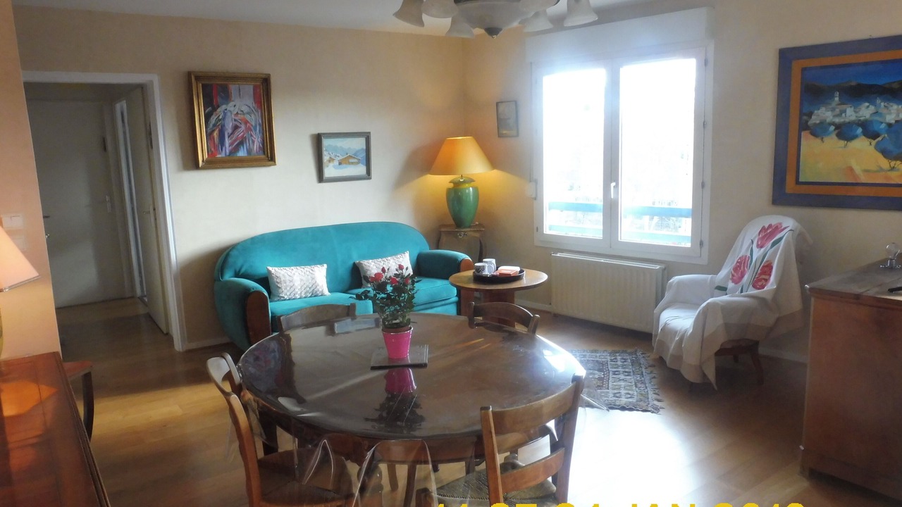 Photo of Livingroom in Charpennes - Charmettes