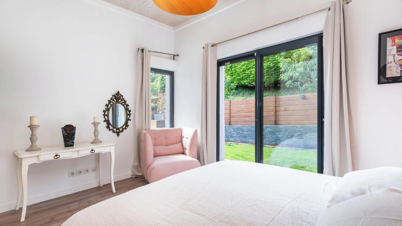 Photo of Bedroom in Saint-Romain-au-Mont-d'Or