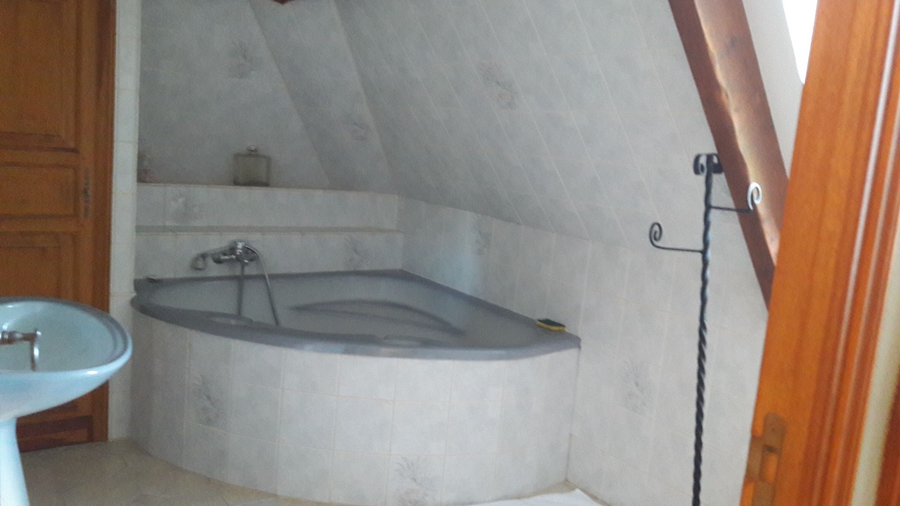 Photo of Bathroom in Fiquefleur-Equainville