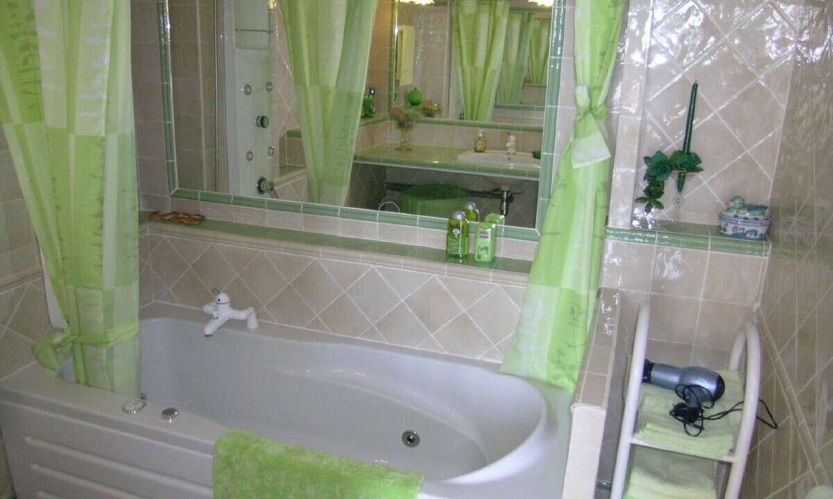 Photo of Bathroom in Arles