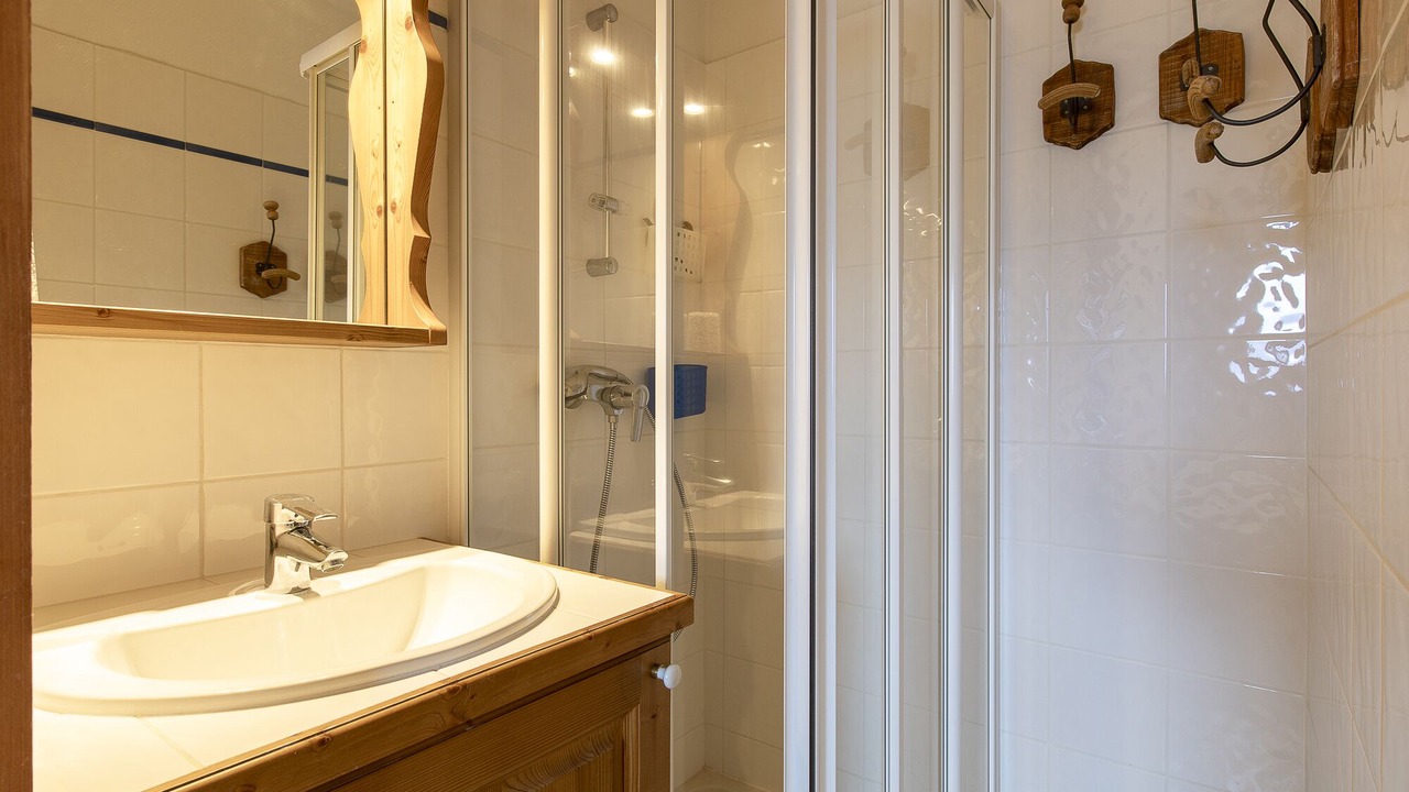 Photo of Bathroom in Arc-1800