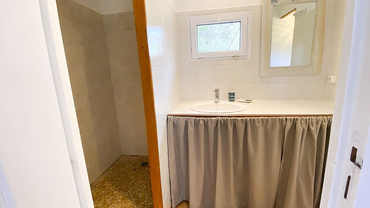 Photo of Bathroom in Maora