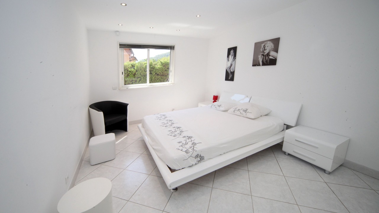 Photo of Bedroom in Beausoleil