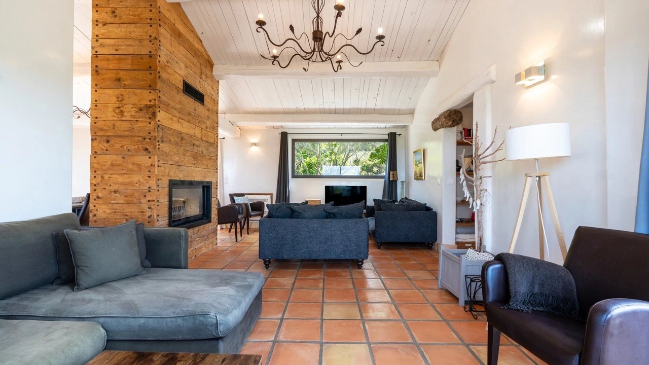 Photo of Livingroom in Bonifacio