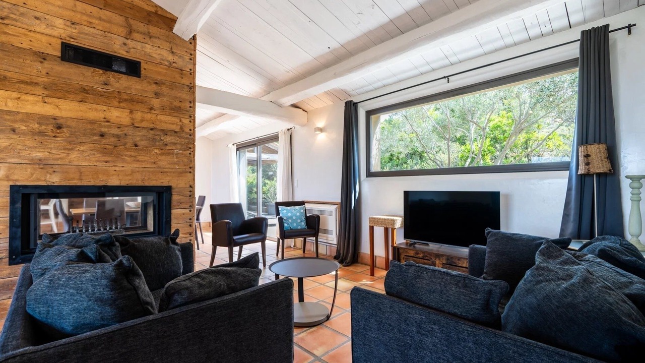Photo of Livingroom in Bonifacio
