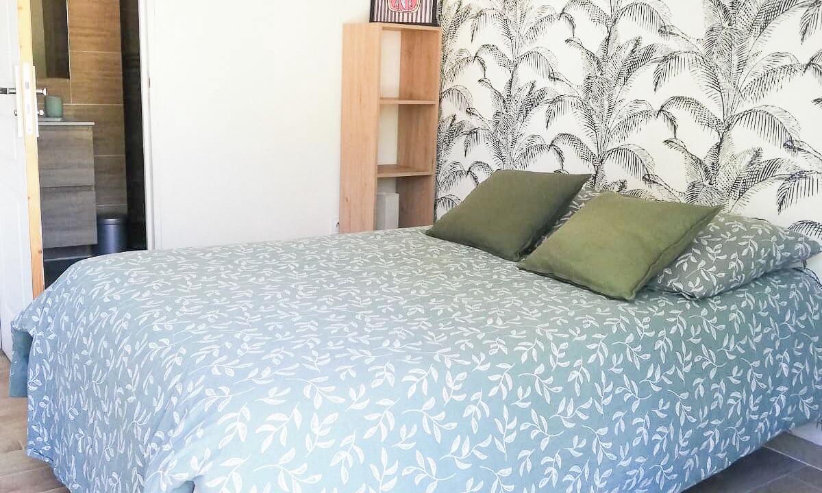 Photo of Bedroom in Jouques