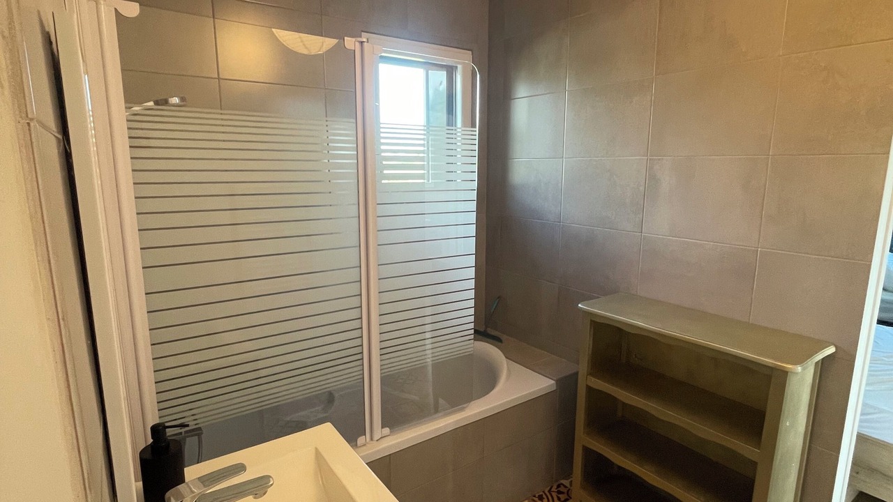 Photo of Bathroom in Dragey-Ronthon