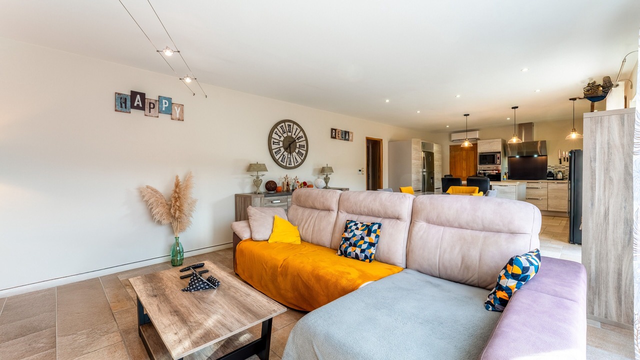 Photo of Livingroom in Orange