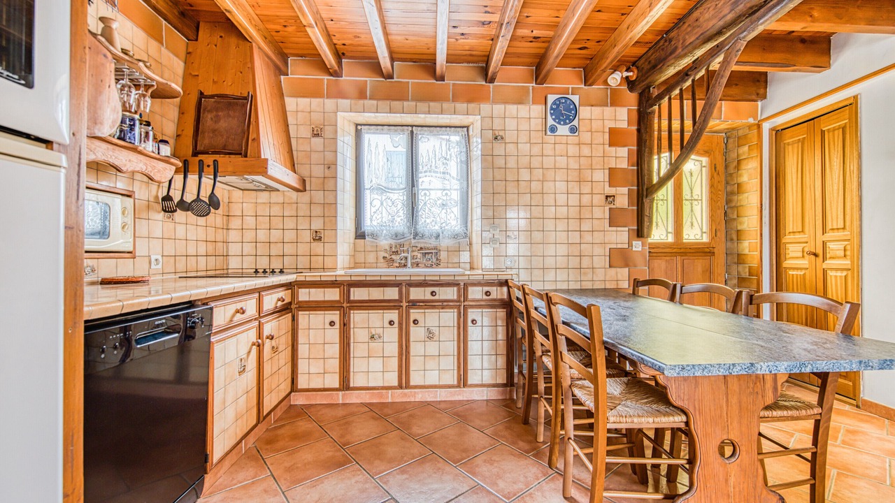 Photo of Kitchen in Saint-Seurin-de-Cadourne