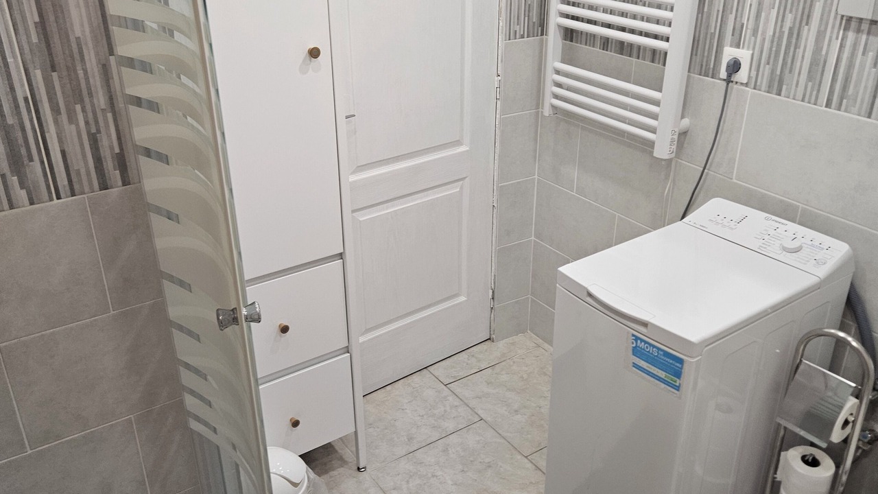 Photo of Bathroom in Lezignan-Corbieres