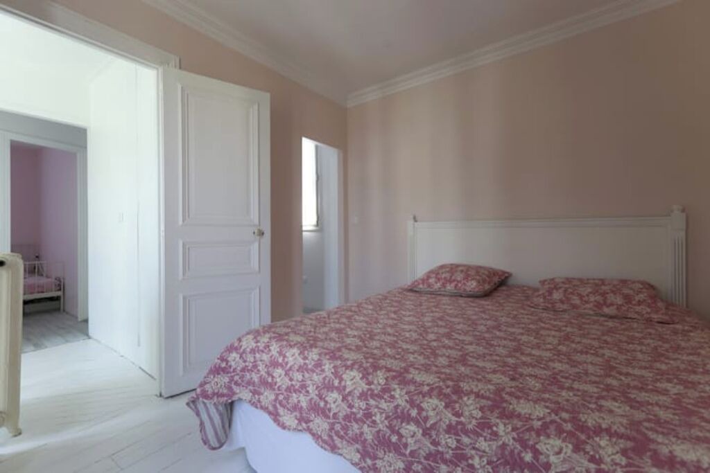 Photo of Bedroom in Suresnes