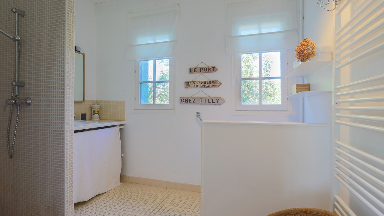 Photo of Bathroom in Locquirec