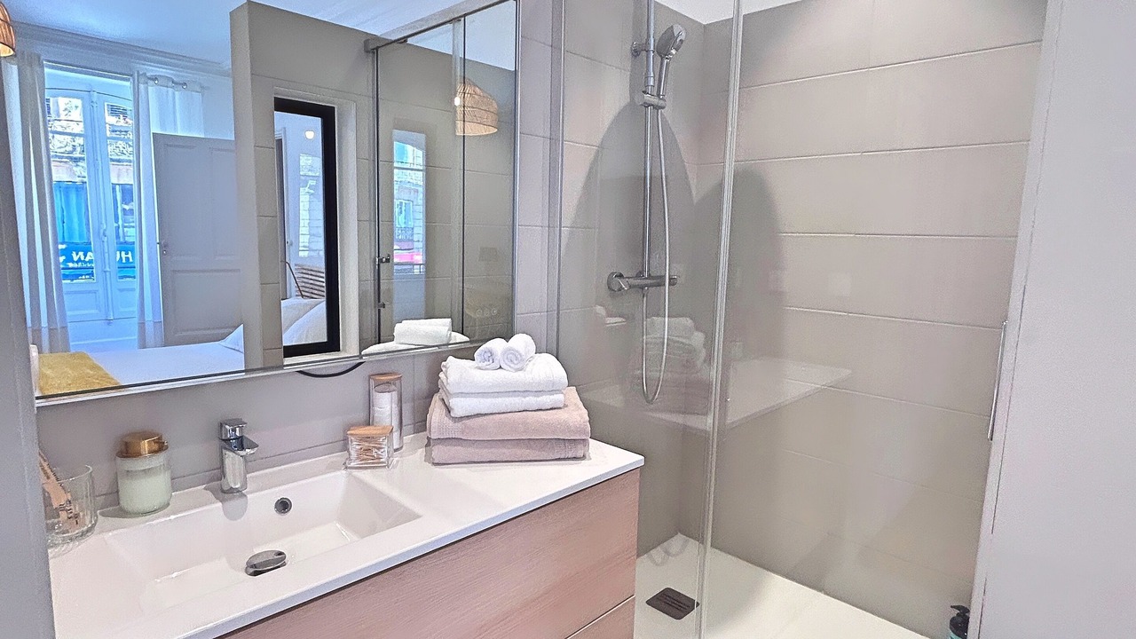 Photo of Bathroom in Carmes