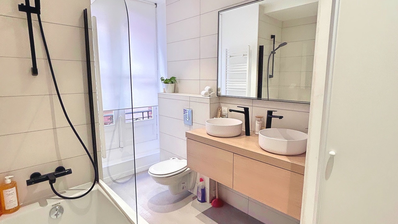 Photo of Bathroom in Carmes