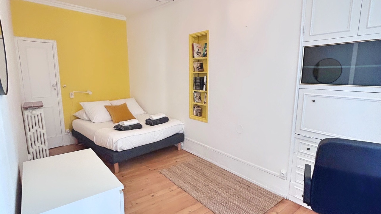 Photo of Bedroom in Carmes
